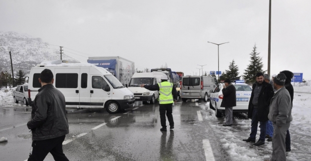 Konya-Antalya yolu ulaşıma kapandı