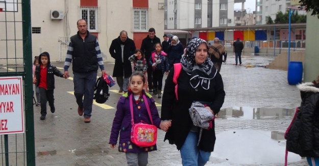 Mersin’i şiddetli yağmur ve fırtına vurdu