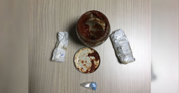 Salça kavanozu da işe yaramadı yakayı ele verdiler