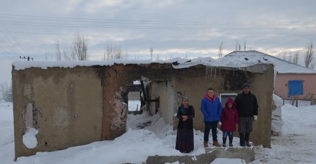 Sözleşmeli askerden Yüksekovalı aileye yardım