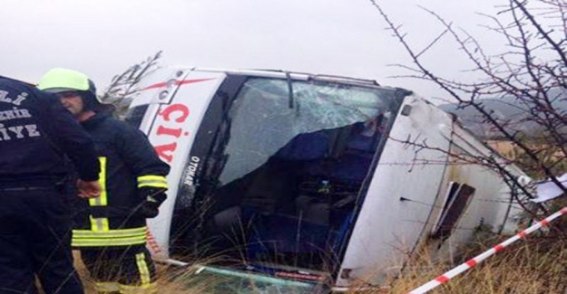 Denizli yolcu minibüsü devrildi: 16 yaralı