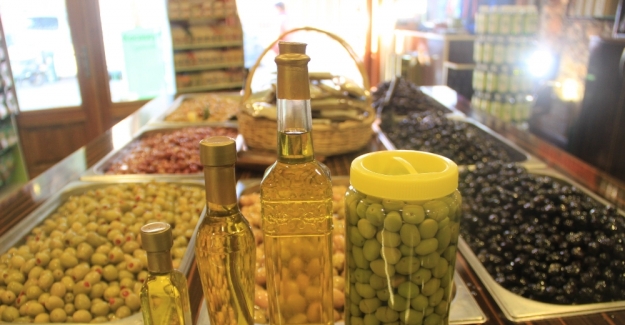Zeytin ve zeytinyağı tezgahlarda aynı fiyattan satılıyor