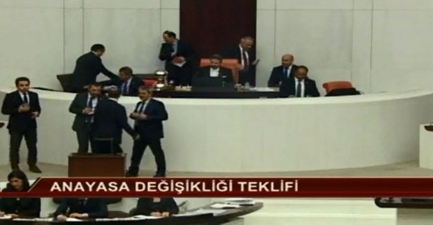 338 oyla kabul edildi