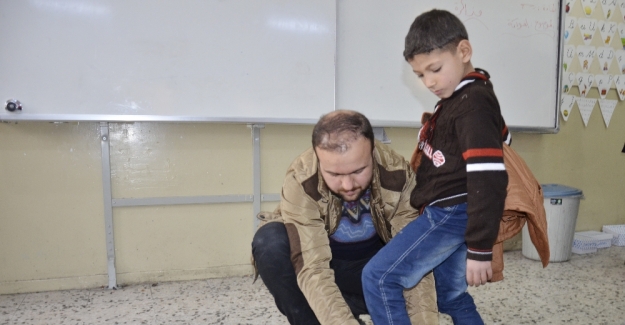 423 Suriyeli öğrenciye giysi ve ayakkabı yardımı