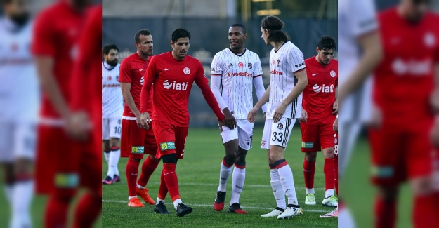 Beşiktaş Antalyaspor’a boyun eğdi