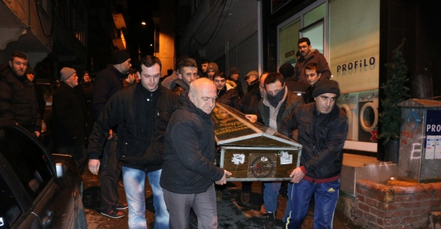 Camdan içeri girince onu cansız buldu