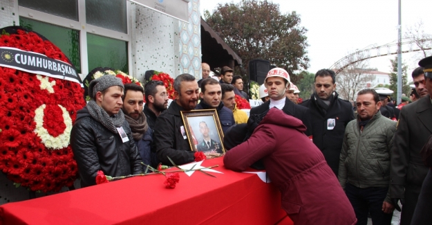 Çanakkale şehidini gözyaşlarıyla uğurladı