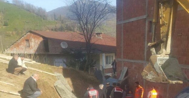 Çöken duvarın altında kalan işçi hayatını kaybetti