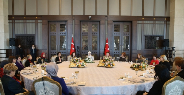 Emine Erdoğan büyükelçi eşleri ile bir araya geldi