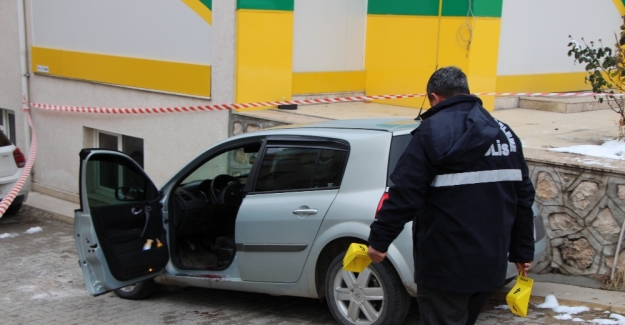 Eski AK Partili aracında infaz edildi