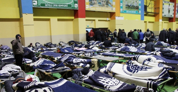 Evsizler spor salonunda ağırlanıyor