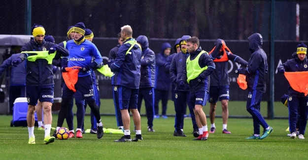 Fenerbahçe hazırlıklarını sürdürdü