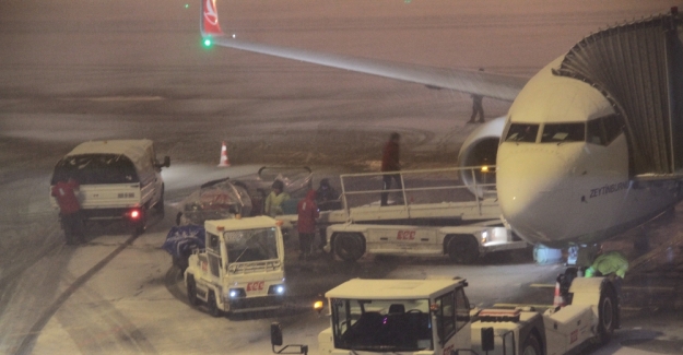 İstanbul’da 395 uçuş iptal edildi