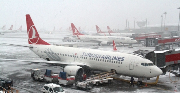 İstanbul’da uçaklar başka meydanlara yönlendirildi