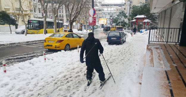 İstanbul’un göbeğinde kayak keyfi- VİDEO