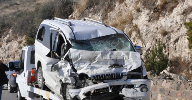 İzmir’de feci kaza: 2 ölü