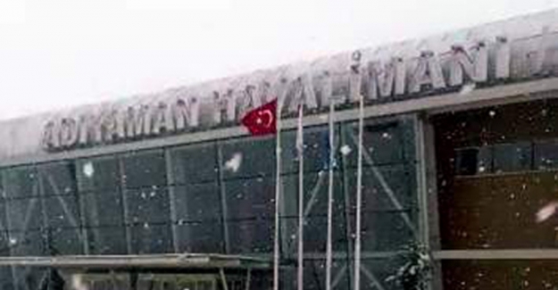 Kar nedeniyle uçak seferleri iptal edildi