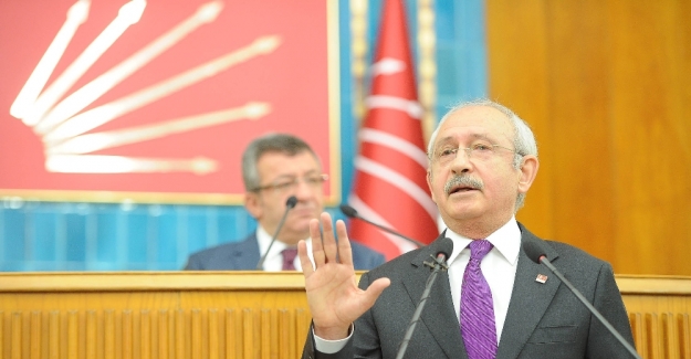 Kürsüde Baykal’ı övdü