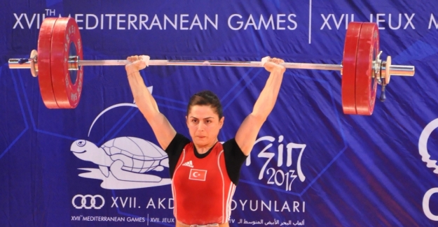 Milli halterci Sibel Şimşek'e şok