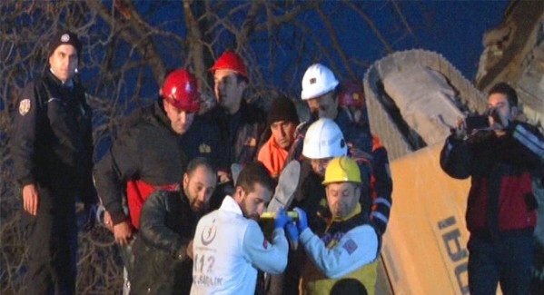 Operatör enkaz altında kaldı