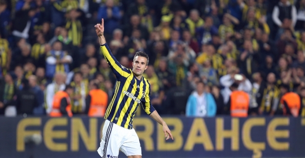 Robin van Persie para topar Hollanda’ya gitti