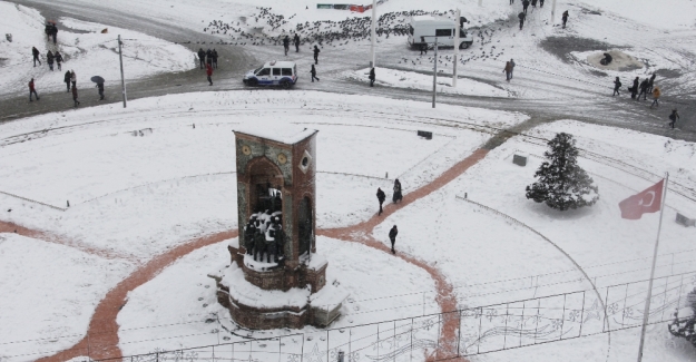 Taksim Meydanı’nda doyumsuz manzara
