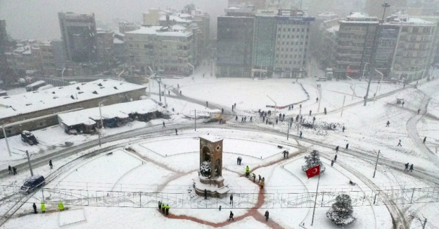Taksim Meydanında seyrine doyum olmaz manzara