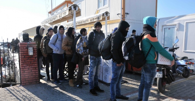 Midilliye geçmeye çalışan tam 44 göçmen yakalandı!