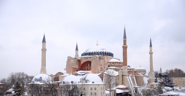 Tarih kar altında
