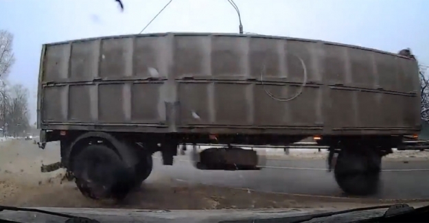 TIR otomobile böyle çarptı