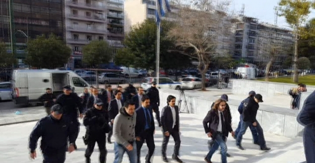 Yunanistan darbeci askerlerle ilgili kararını bugün açıklayacak