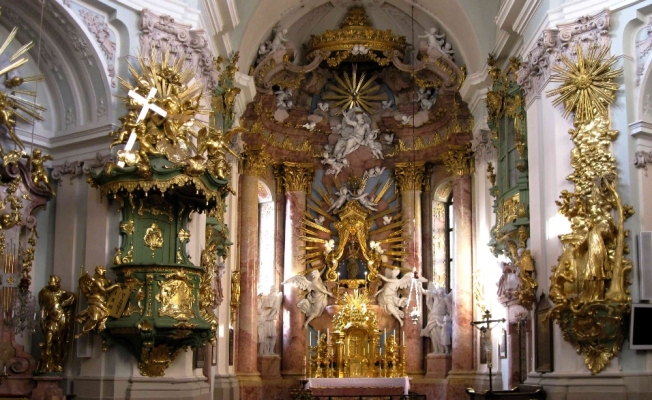 Almanya’da hırsızlar kiliselere dadandı