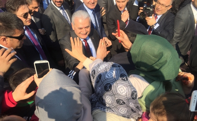 Başbakan Yıldırım’a Adana’da sevgi seli