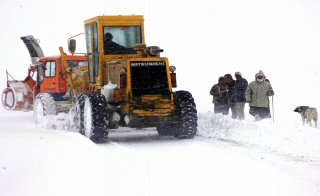 Doğu Anadolu’da ulaşıma kar ve tipi engeli
