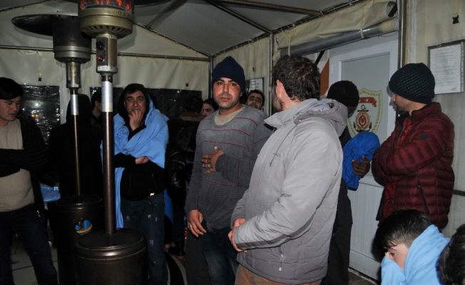 Ege’de 46 kaçak göçmeni taşıyan bot battı