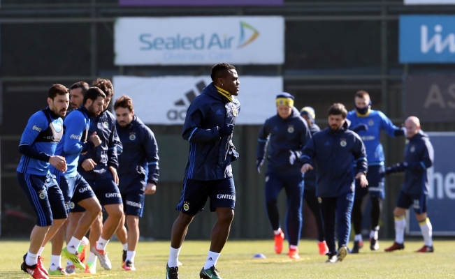 Emenike ve Van der Wiel takımla çalıştı