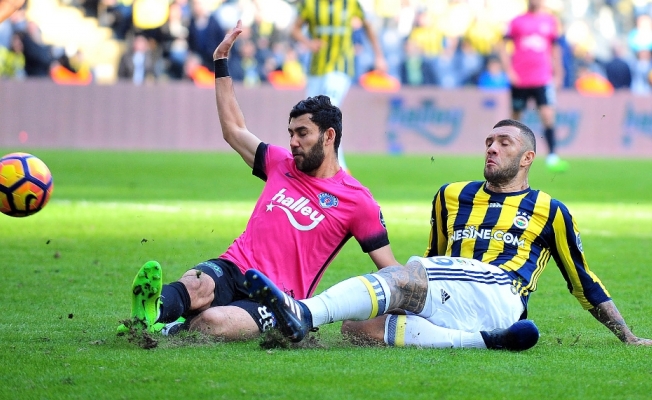 Fener yine tekledi: Tribünler ’istifa’ istedi