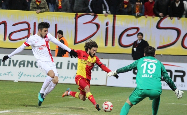 Göztepe liderliği son dakikada bıraktı