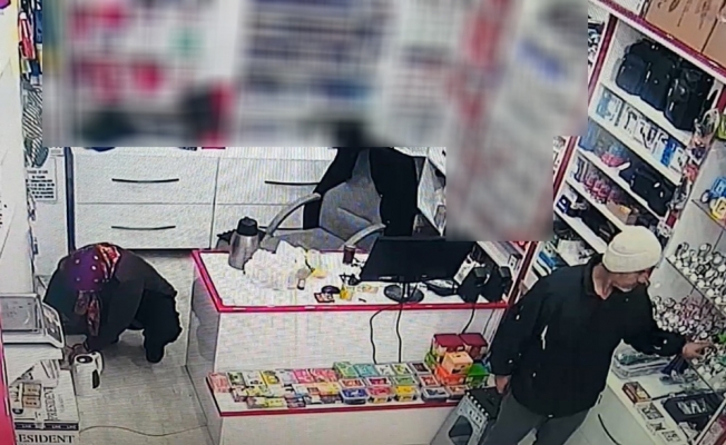 Hırsızlık yaptığı dükkanda oturup çay içti