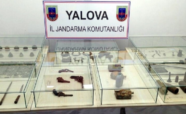 Jandarma şüphelenip durdurdu: İçinden çıkanlar şok etti