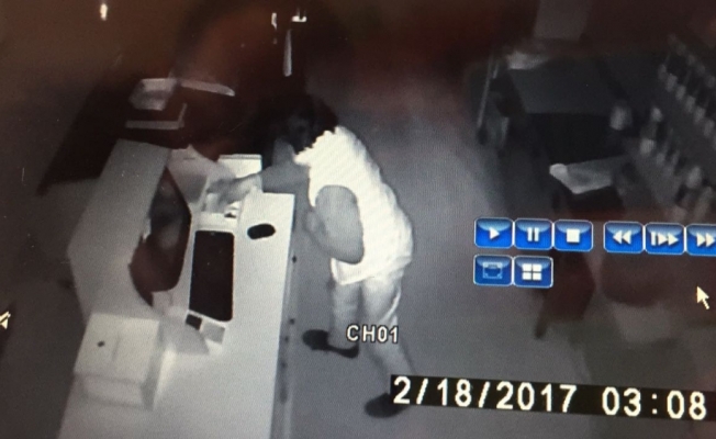 Kafe soygunu kamerada İZLE