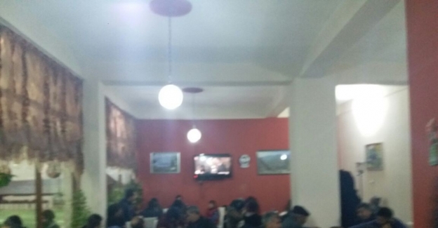 Bitlis'te kimi dinlenme tesislerine kimisi evlere sığındı