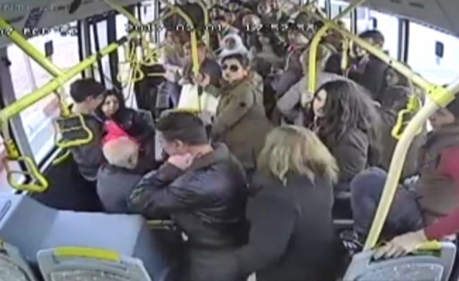 Otobüste yolculara dehşeti yaşattı
