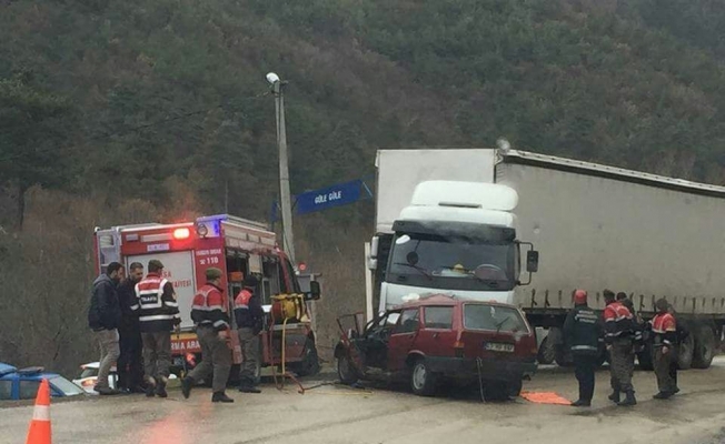 Bursa’da otomobil TIR'ın altına girdi: 2 ölü