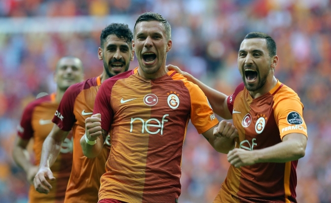 Podolski, Japonya’ya transfer oluyor