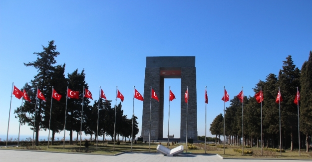 Şehitliklerde beş vakit ezan okunuyor