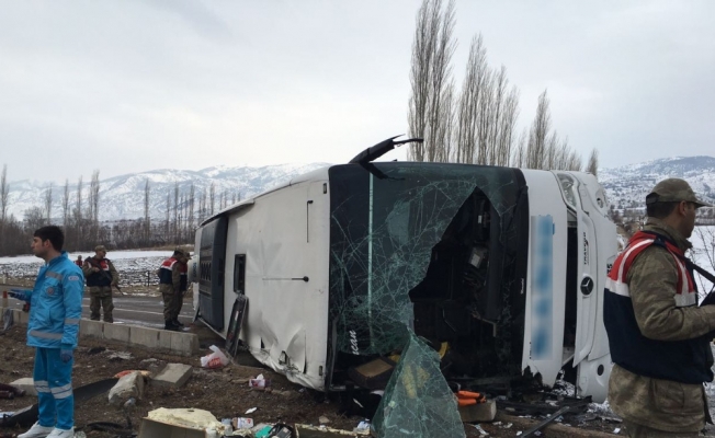 Sivas’ta yolcu otobüsü devrildi: 1 ölü, 36 yaralı