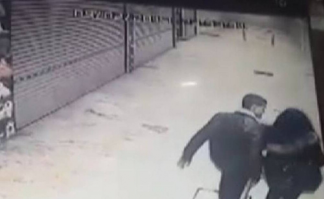 Tacizcinin genç kadına saldırısı kamerada