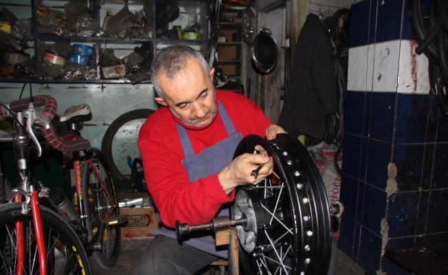 Tam 40 yıldır yapıyor: Lakabı ’bisiklet doktoru’