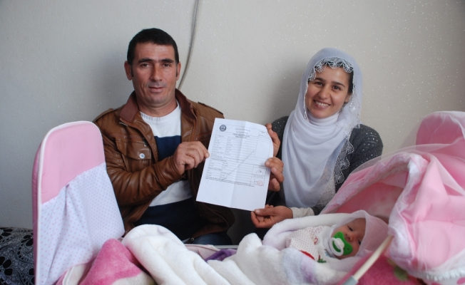 Yeni doğan bebeklerine ‘Evet’ ismini verdiler